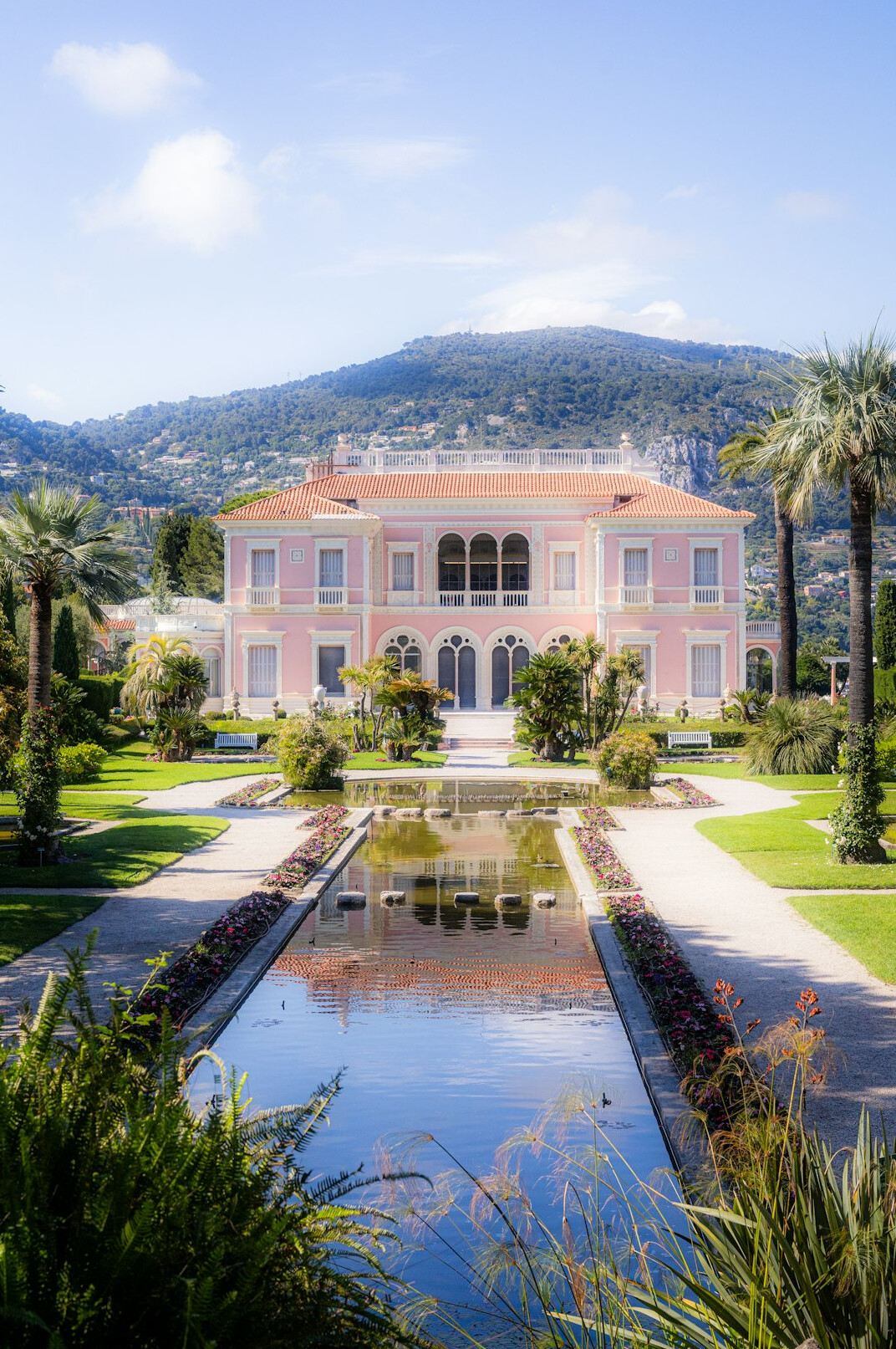 luxury celebrity villa exterior