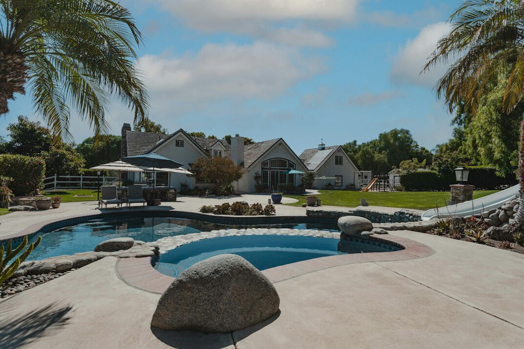 luxury celebrity mansion exterior